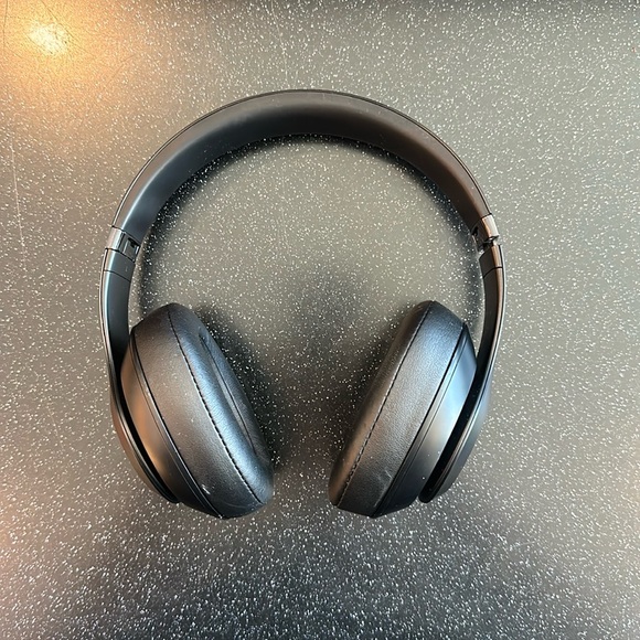 Beats Studio3 Over-Ear Noise Canceling Bluetooth Wireless Headphones Color Black - Picture 1 of 6